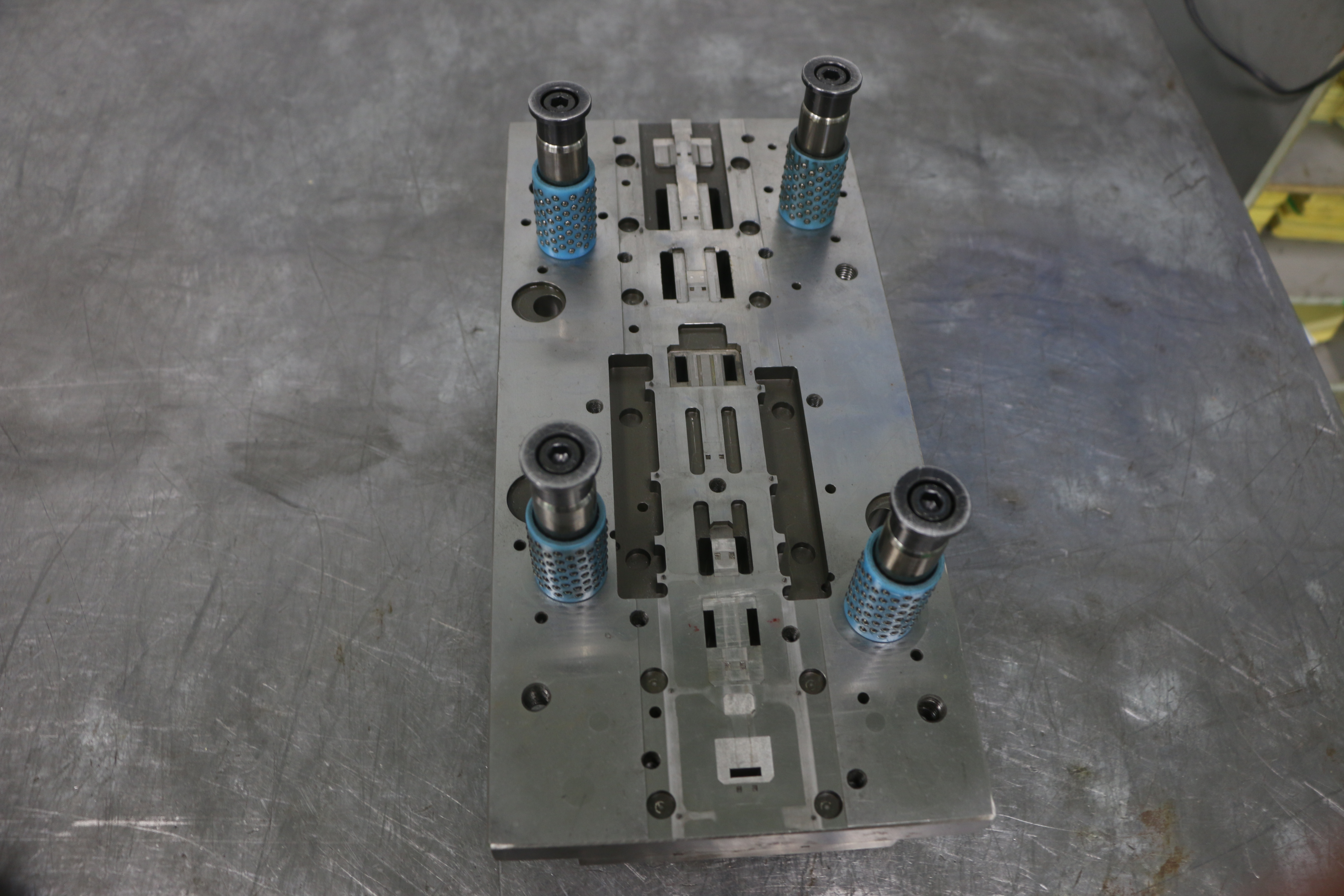 磷銅端子復合模模具的優缺點